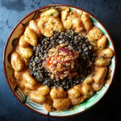 Gnocchi s paradajkovou omáčkou a šošovicou