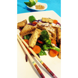 Tofu s thajskou arašidovo-kokosovou omáčkou